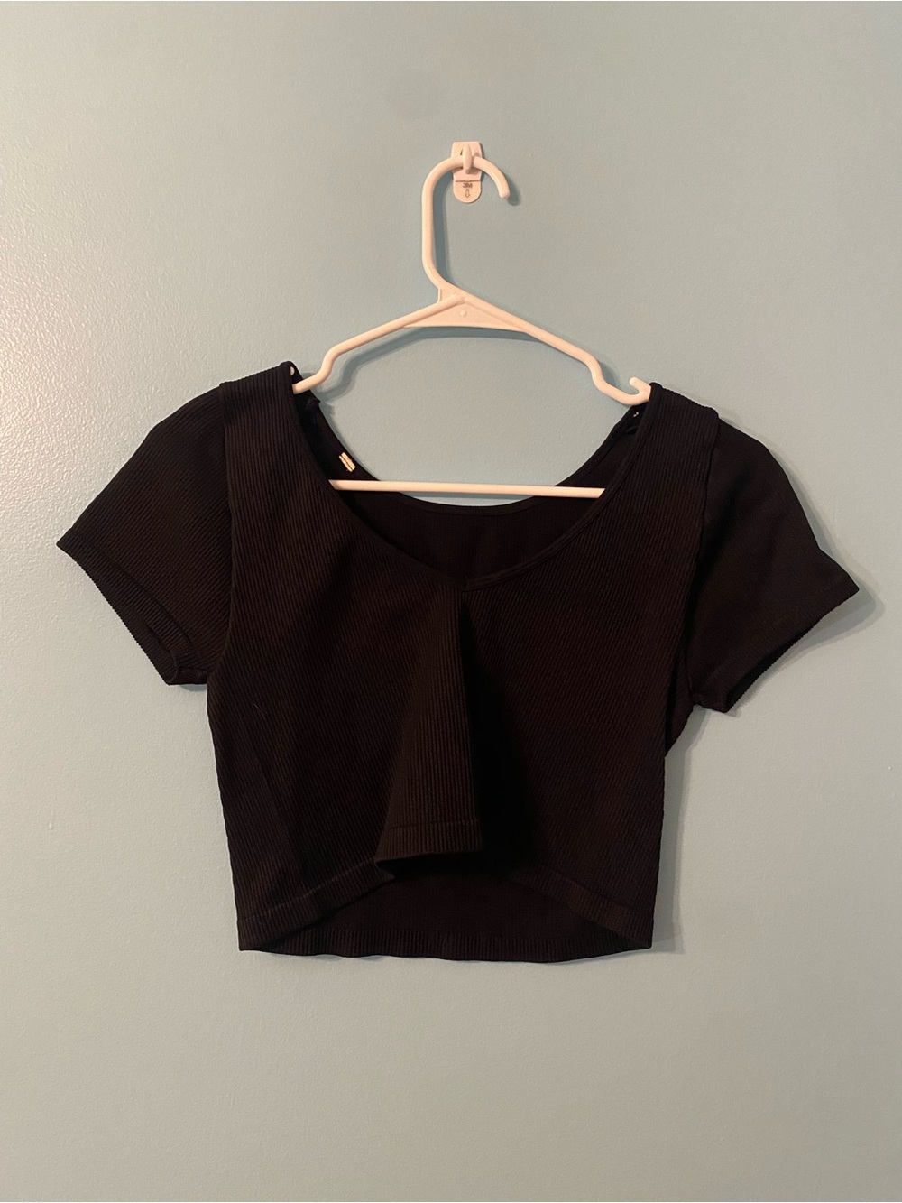 Aeropostale Black Ribbed Scoop Crop Top